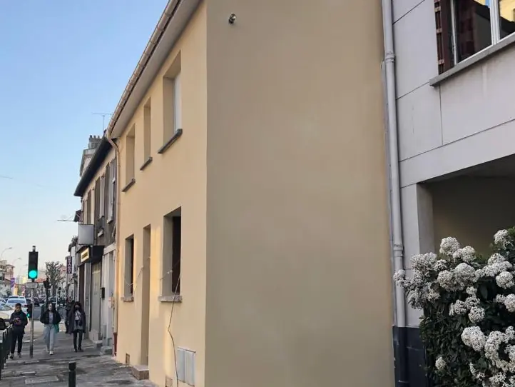 Façade de maison de ville après ravalement